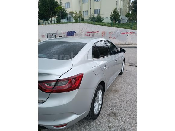 SAHİBİNDEN TEMİZ GARAJ ARACI MEGANE 4