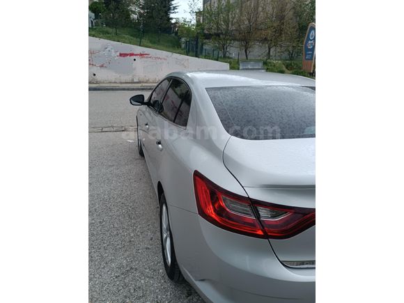 SAHİBİNDEN TEMİZ GARAJ ARACI MEGANE 4