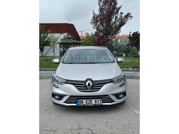 SAHİBİNDEN TEMİZ GARAJ ARACI MEGANE 4