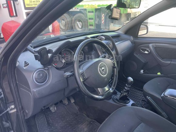 Sahibinden Dacia Duster 1.5 dCi Laureate 2015 Model  328.000 km Siyah