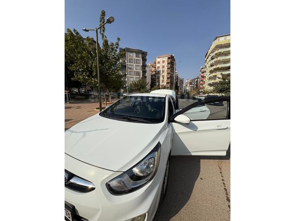 Sahibinden Hyundai Accent blue1.6 CRDI Biz 2012 Model  23700 km Beyaz