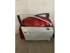 Renault Clio 4 2012/2020 beyaz sağ ön kapı çıkma orijinal