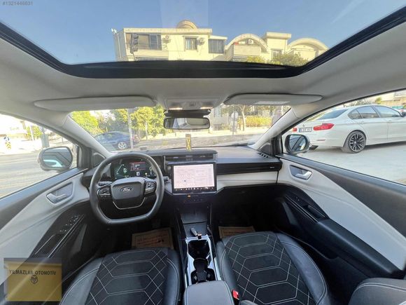 Cam tavanlı 2025 LANSMAN RENGİ ELEKTİRKLİ FORD PUMA 9 BİN KM