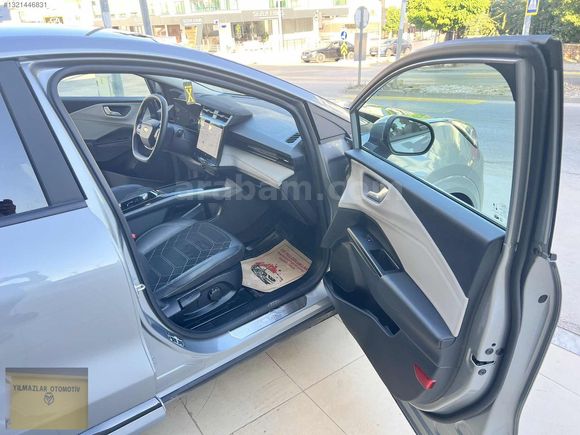 Cam tavanlı 2025 LANSMAN RENGİ ELEKTİRKLİ FORD PUMA 9 BİN KM