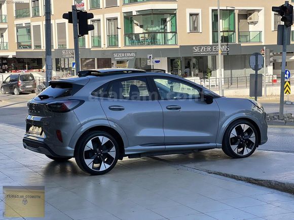Cam tavanlı 2025 LANSMAN RENGİ ELEKTİRKLİ FORD PUMA 9 BİN KM