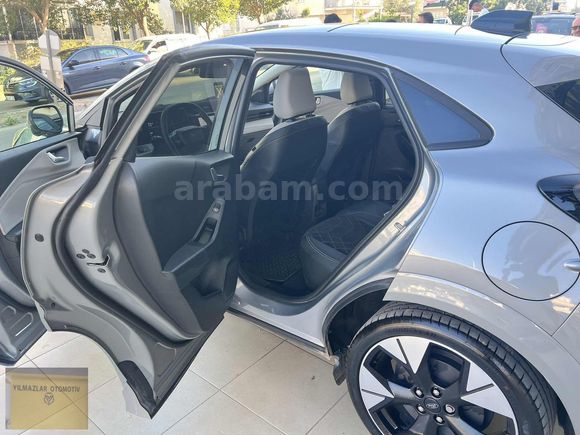 Cam tavanlı 2025 LANSMAN RENGİ ELEKTİRKLİ FORD PUMA 9 BİN KM