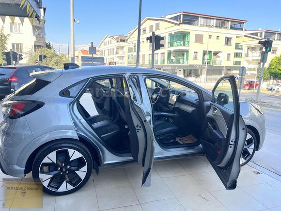 Cam tavanlı 2025 LANSMAN RENGİ ELEKTİRKLİ FORD PUMA 9 BİN KM