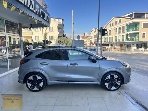 Cam tavanlı 2025 LANSMAN RENGİ ELEKTİRKLİ FORD PUMA 9 BİN KM