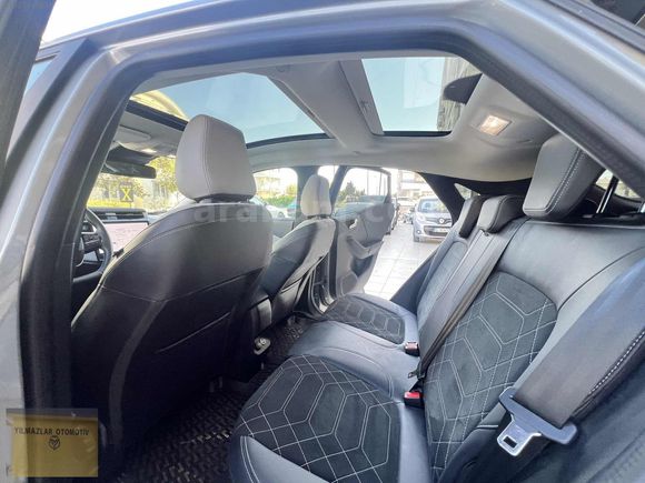 Cam tavanlı 2025 LANSMAN RENGİ ELEKTİRKLİ FORD PUMA 9 BİN KM