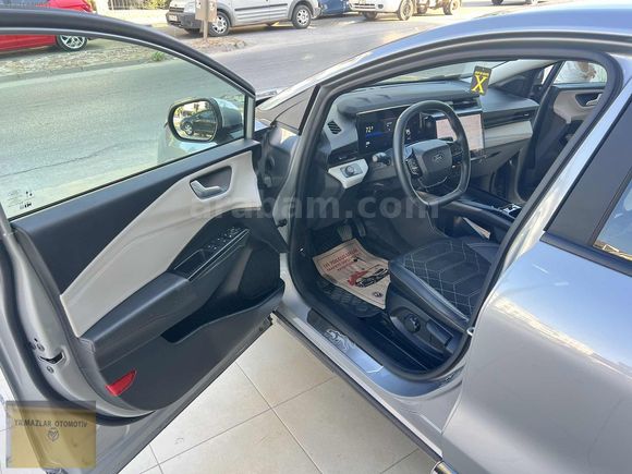 Cam tavanlı 2025 LANSMAN RENGİ ELEKTİRKLİ FORD PUMA 9 BİN KM