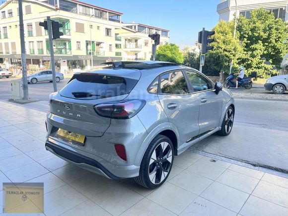 Cam tavanlı 2025 LANSMAN RENGİ ELEKTİRKLİ FORD PUMA 9 BİN KM
