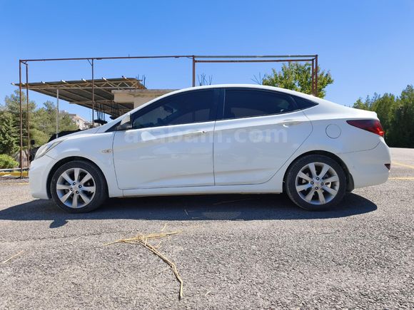 Sahibinden Hyundai Accent Blue 1.6 CRDI Mode Plus 2013 Model  152.500 km Beyaz