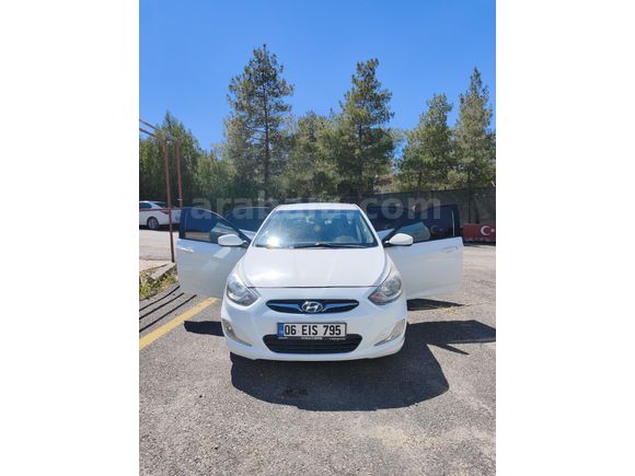 Sahibinden Hyundai Accent Blue 1.6 CRDI Mode Plus 2013 Model  152.500 km Beyaz