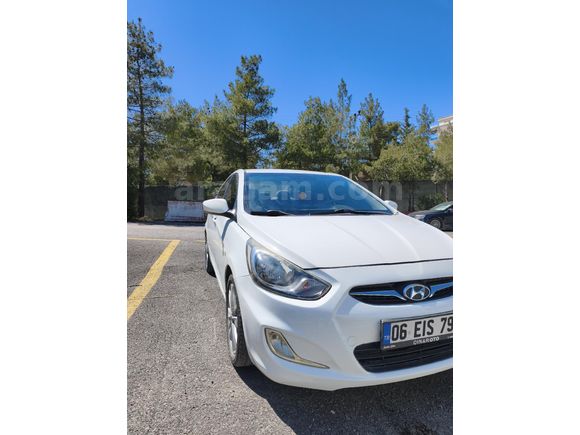 Sahibinden Hyundai Accent Blue 1.6 CRDI Mode Plus 2013 Model  152.500 km Beyaz