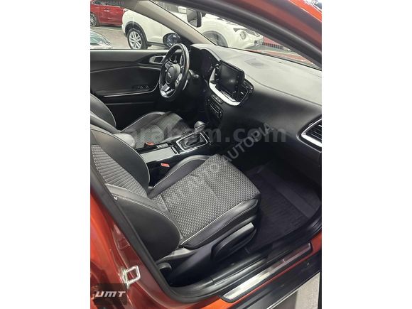 2023 XCEED 1.5 T-GDI ELEGANCE CAM TAVAN HATASIZ BOYASIZ
