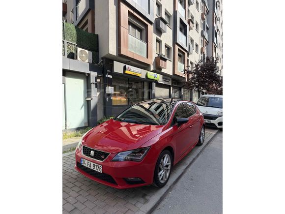 Kırmızı cam tavan alcantra koltuk leon 1.6dizel 
Otomatik 