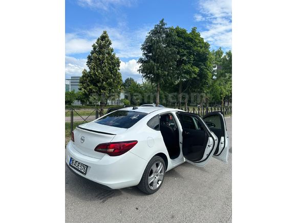 düsük km Opel Astra 1.6 Edition 2015