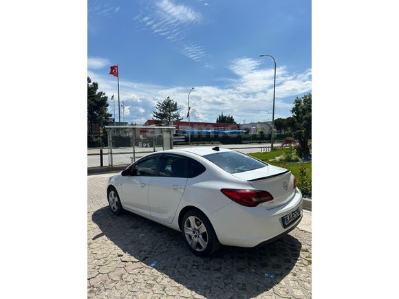 düsük km Opel Astra 1.6 Edition 2015