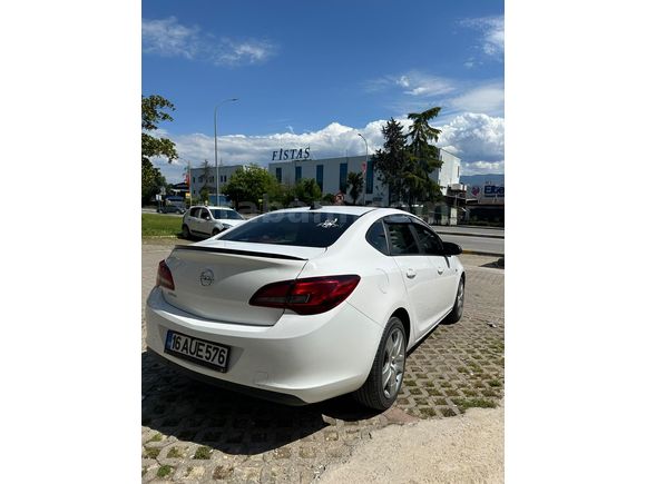 düsük km Opel Astra 1.6 Edition 2015
