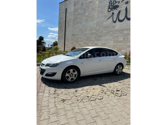 düsük km Opel Astra 1.6 Edition 2015