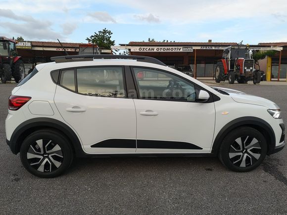 BEZİRGANOĞLU'NDAN 2025 GSR'li Dacia Sandero Stepway 1.0 Tce Expression HATASIZ l Kırşehir