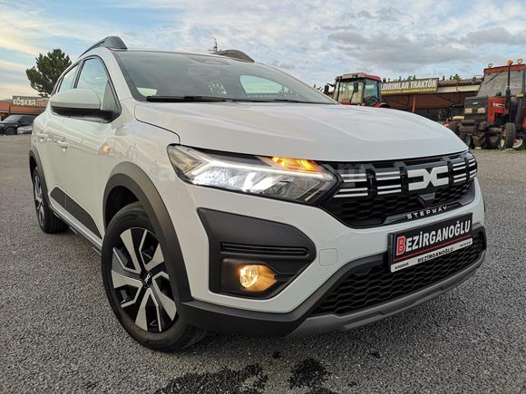 BEZİRGANOĞLU'NDAN 2025 GSR'li Dacia Sandero Stepway 1.0 Tce Expression HATASIZ l Kırşehir