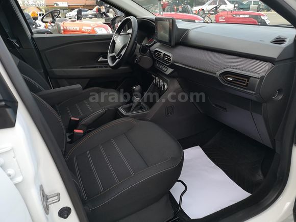 BEZİRGANOĞLU'NDAN 2025 GSR'li Dacia Sandero Stepway 1.0 Tce Expression HATASIZ l Kırşehir