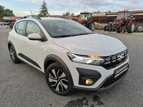 BEZİRGANOĞLU'NDAN 2025 GSR'li Dacia Sandero Stepway 1.0 Tce Expression HATASIZ l Kırşehir