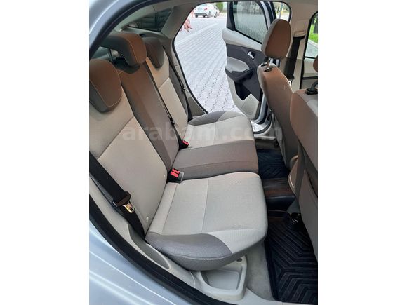 HATASIZ BOYASIZ TRAMERSİZ 79.000 KM TEMİZ AİLE ARACI