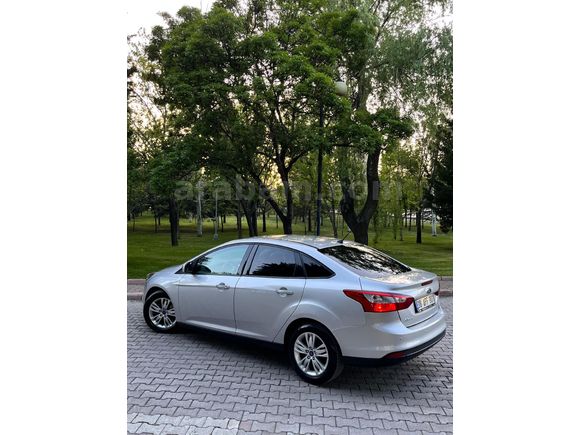 HATASIZ BOYASIZ TRAMERSİZ 79.000 KM TEMİZ AİLE ARACI