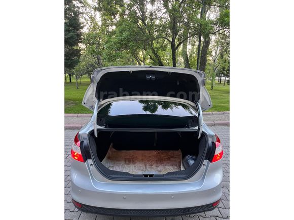 HATASIZ BOYASIZ TRAMERSİZ 79.000 KM TEMİZ AİLE ARACI