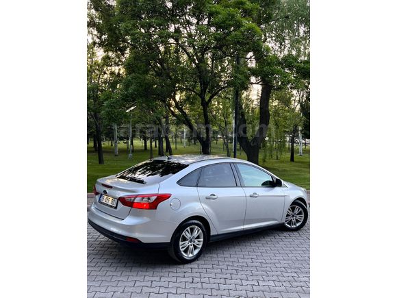 HATASIZ BOYASIZ TRAMERSİZ 79.000 KM TEMİZ AİLE ARACI