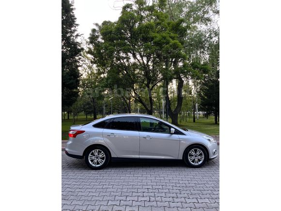 HATASIZ BOYASIZ TRAMERSİZ 79.000 KM TEMİZ AİLE ARACI