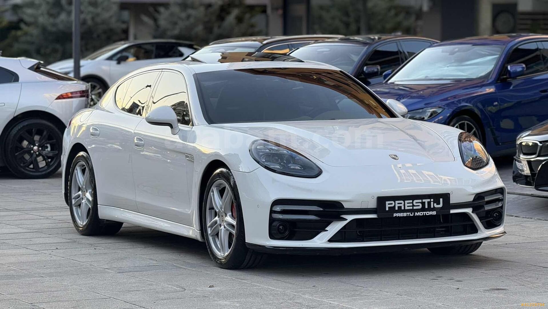 Galeriden Porsche Panamera 4 2011 Model İstanbul 101.000 km Beyaz 3