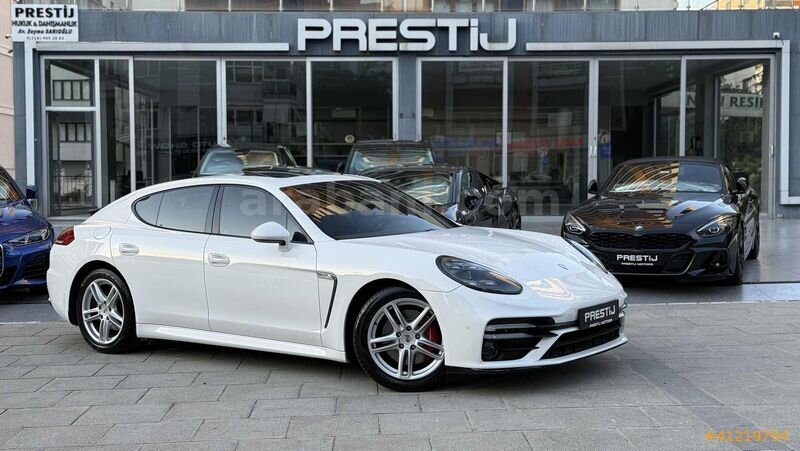 Galeriden Porsche Panamera 4 2011 Model İstanbul 101.000 km Beyaz