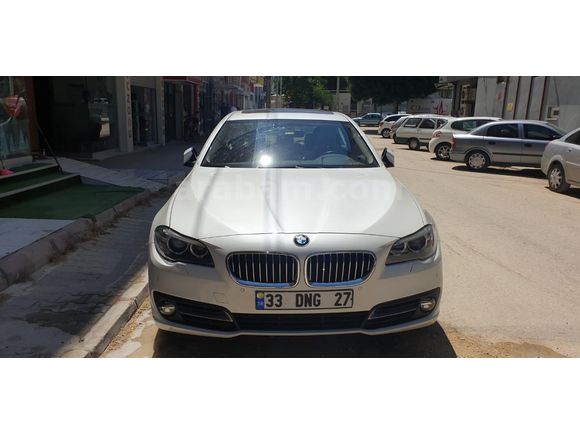 İlk el , eczacıdan  BMW 520i Premium 2015 Model  63.800 km  Sedefli Beyaz