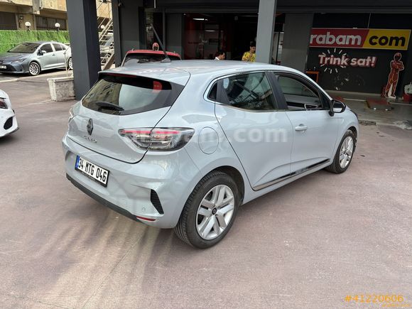 Galeriden Renault Clio 1.0 TCe Evolution 2024 Model Tokat 33.732 km Gri (metalik)