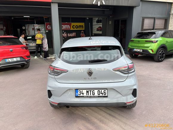 Galeriden Renault Clio 1.0 TCe Evolution 2024 Model Tokat 33.732 km Gri (metalik)