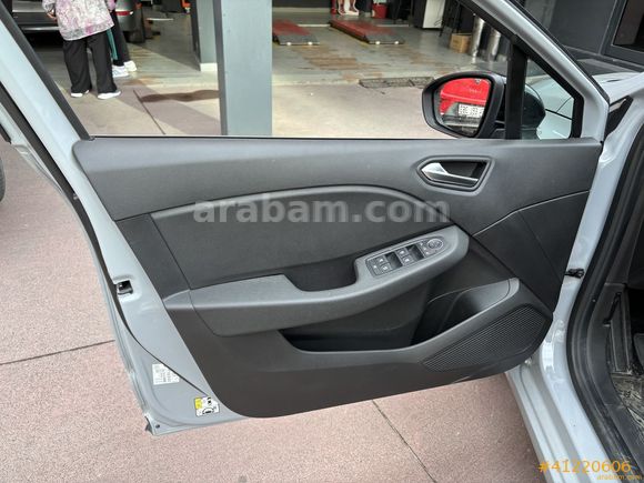 Galeriden Renault Clio 1.0 TCe Evolution 2024 Model Tokat 33.732 km Gri (metalik)