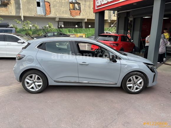 Galeriden Renault Clio 1.0 TCe Evolution 2024 Model Tokat 33.732 km Gri (metalik)