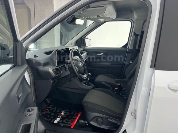 otomobil Ford Tourneo Courier 1.5 EcoBlue Deluxe
