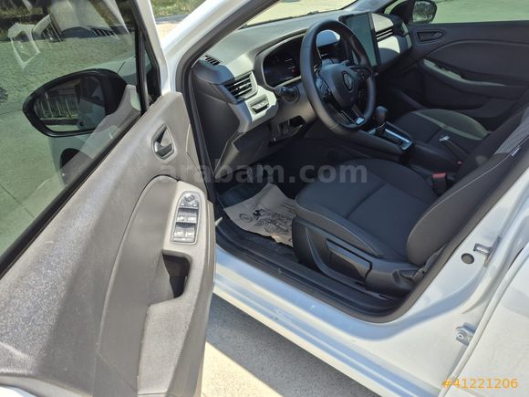 BULUT NETCAR'DAN 2023 CLİO 1.0 TCE EQUİLİBRE 79 BİN KM TESLA