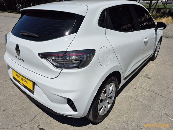BULUT NETCAR'DAN 2023 CLİO 1.0 TCE EQUİLİBRE 79 BİN KM TESLA