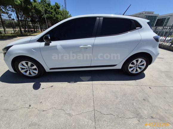 BULUT NETCAR'DAN 2023 CLİO 1.0 TCE EQUİLİBRE 79 BİN KM TESLA