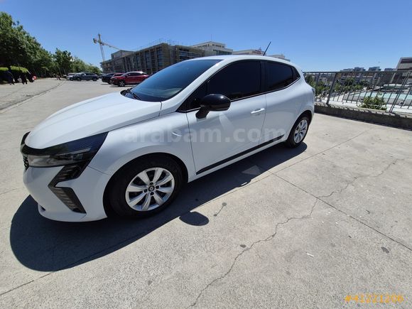 BULUT NETCAR'DAN 2023 CLİO 1.0 TCE EQUİLİBRE 79 BİN KM TESLA