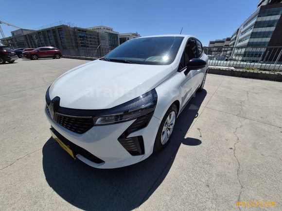 BULUT NETCAR'DAN 2023 CLİO 1.0 TCE EQUİLİBRE 79 BİN KM TESLA