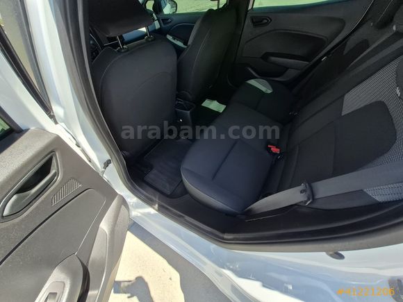 BULUT NETCAR'DAN 2023 CLİO 1.0 TCE EQUİLİBRE 79 BİN KM TESLA