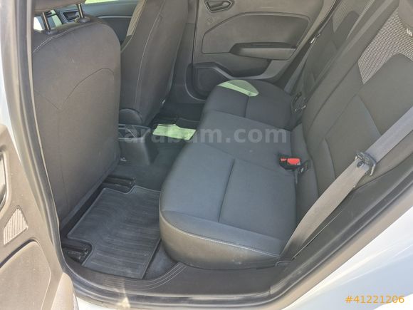 BULUT NETCAR'DAN 2023 CLİO 1.0 TCE EQUİLİBRE 79 BİN KM TESLA