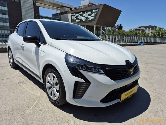 BULUT NETCAR'DAN 2023 CLİO 1.0 TCE EQUİLİBRE 79 BİN KM TESLA