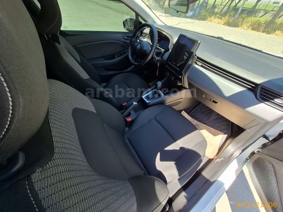 BULUT NETCAR'DAN 2023 CLİO 1.0 TCE EQUİLİBRE 79 BİN KM TESLA